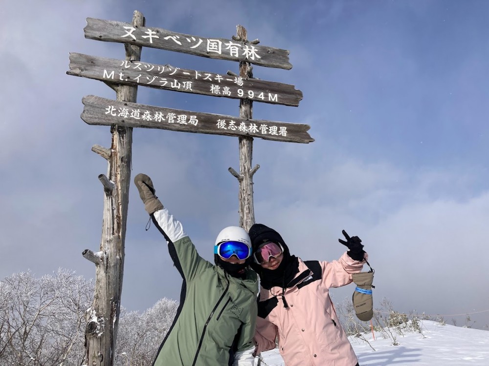 ルスツ山頂からの絶景を見ながらパシャリ☆