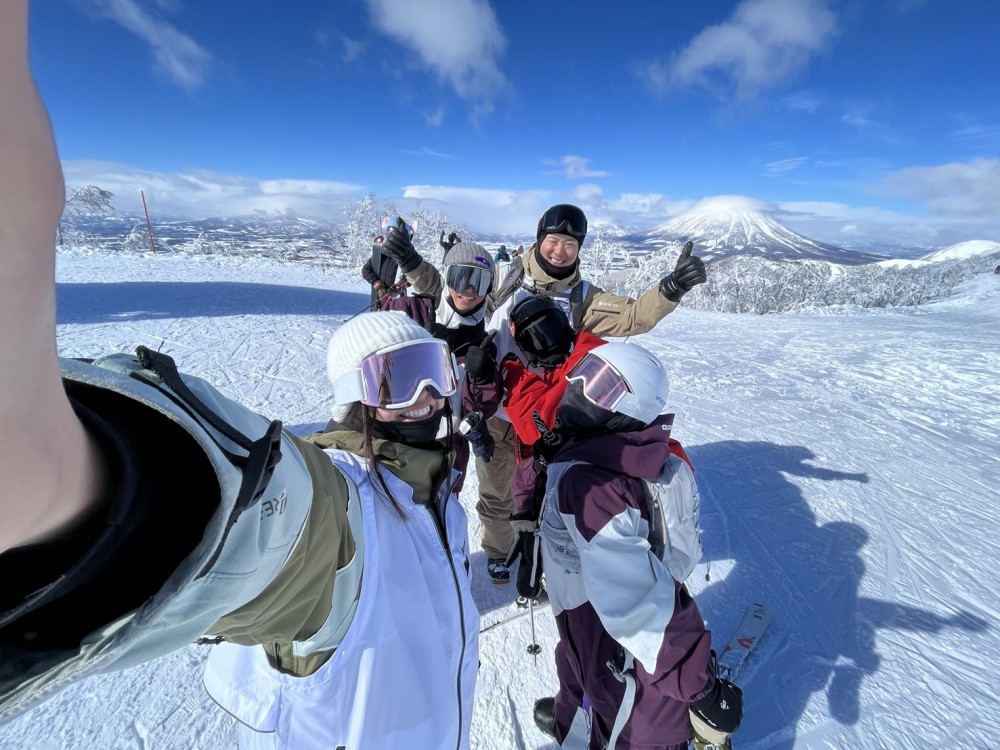 ルスツ山頂からの絶景を見ながらパシャリ☆