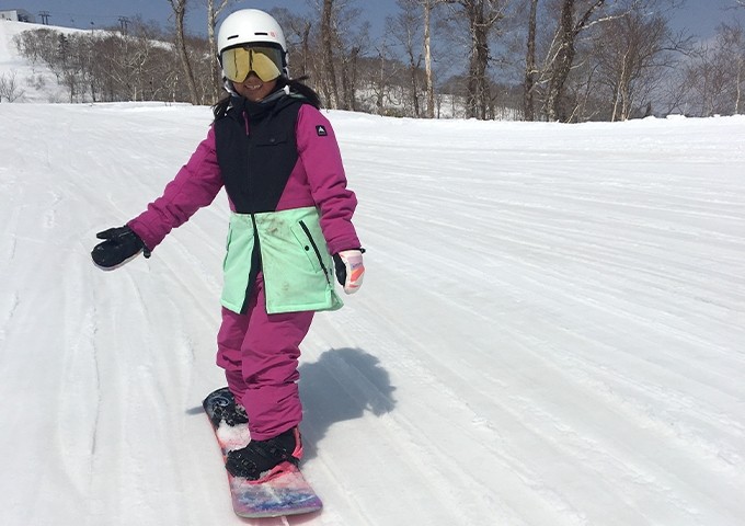 ルスツゲレンデ山頂からの最高の景色を見ながらみんなでスノボ☆